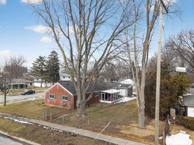 28540 Roan Drive, Warren, MI 48093