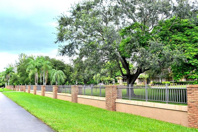 6200 SW 183rd Way, Southwest Ranches, FL 33331