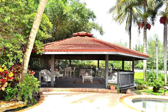 6200 SW 183rd Way, Southwest Ranches, FL 33331