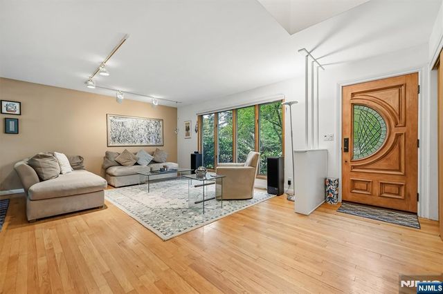 46 Standish Road, Hillsdale, NJ 07642