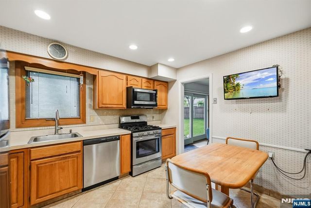 46 Standish Road, Hillsdale, NJ 07642