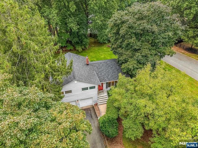 46 Standish Road, Hillsdale, NJ 07642