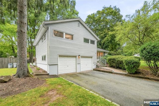46 Standish Road, Hillsdale, NJ 07642
