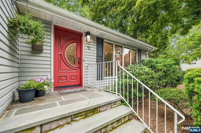46 Standish Road, Hillsdale, NJ 07642