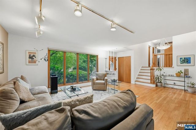 46 Standish Road, Hillsdale, NJ 07642