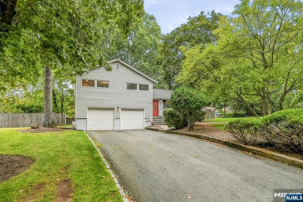 46 Standish Road, Hillsdale, NJ 07642