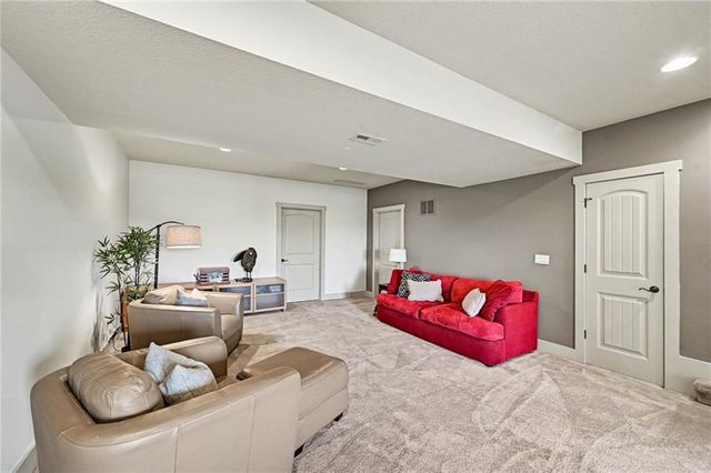 19405 W 102nd Street, Lenexa, KS 66220