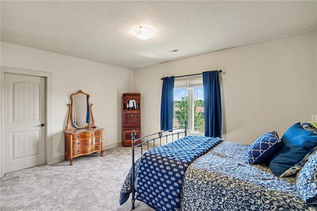 19405 W 102nd Street, Lenexa, KS 66220