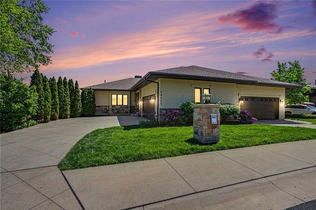 19405 W 102nd Street, Lenexa, KS 66220