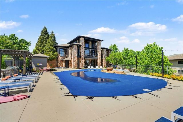 19405 W 102nd Street, Lenexa, KS 66220