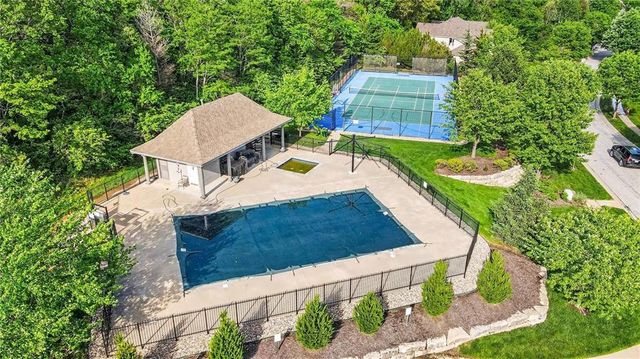 19405 W 102nd Street, Lenexa, KS 66220