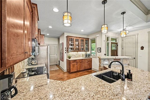 19405 W 102nd Street, Lenexa, KS 66220