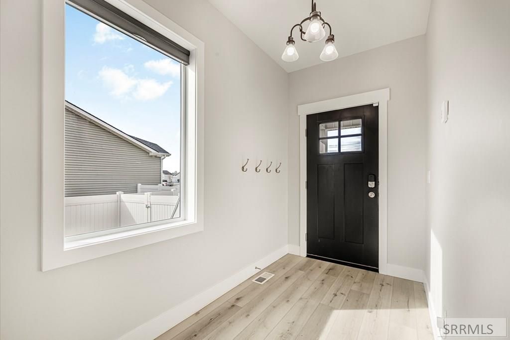 Image 4 of property listing at 671 Yarmouth Street, Idaho Falls, ID 83402