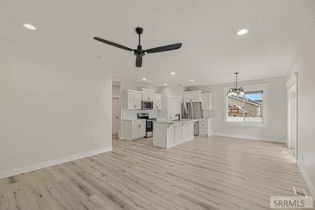 Image 7 of property listing at 671 Yarmouth Street, Idaho Falls, ID 83402