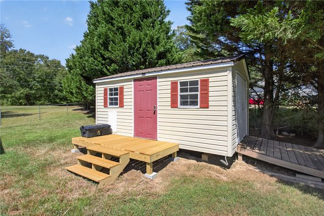 564 Fairfield Road, Walhalla, SC 29691