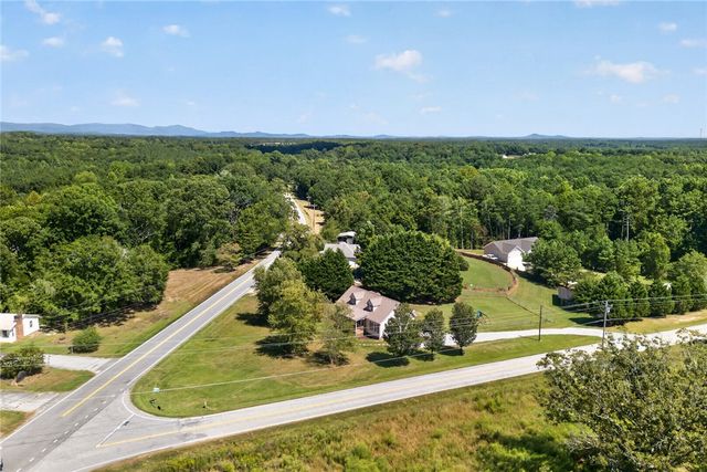 564 Fairfield Road, Walhalla, SC 29691