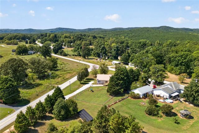 564 Fairfield Road, Walhalla, SC 29691