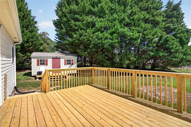 564 Fairfield Road, Walhalla, SC 29691