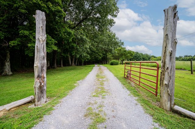 3659 Pea Ridge Rd, Liberty, TN 37095