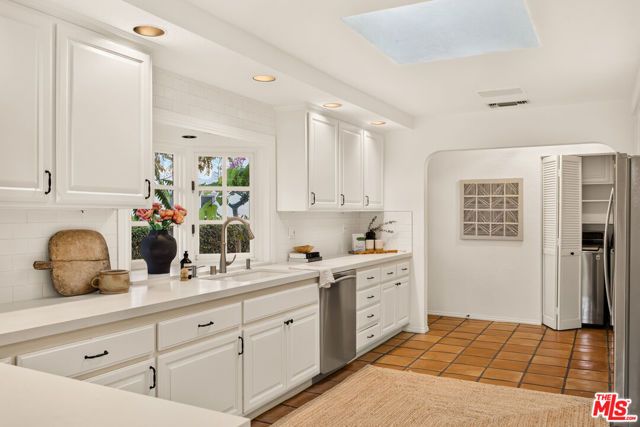 2321 Manning Avenue, Los Angeles, CA 90064