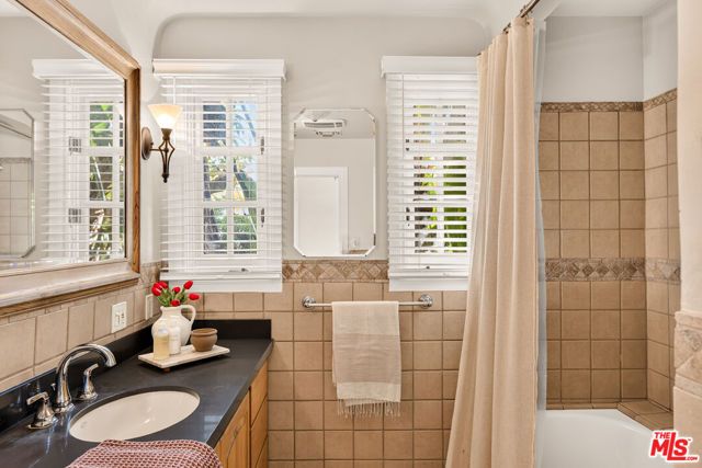 2321 Manning Avenue, Los Angeles, CA 90064