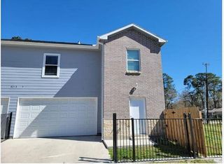 8203 Oak Knoll Lane B, Houston, TX 77028