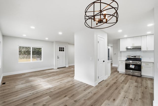 415 N Akers Street 47, Visalia, CA 93291