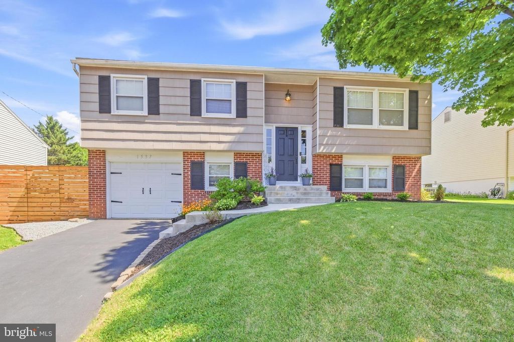 1537 PRINCESS ANNE DR, Lancaster, PA 17601