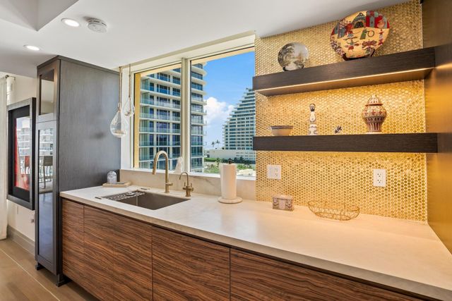 209 N Birch Road 1002, Fort Lauderdale, FL 33304