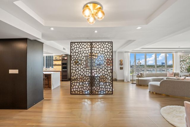 209 N Birch Road 1002, Fort Lauderdale, FL 33304