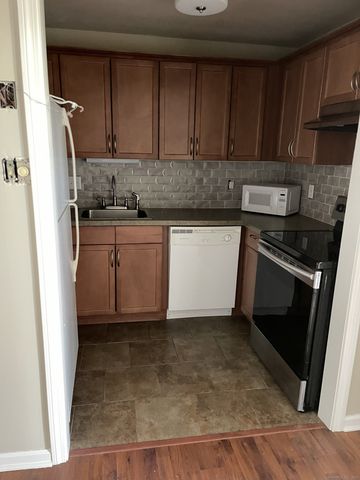 127 Black Point Road APT 7, East Lyme, CT 06357