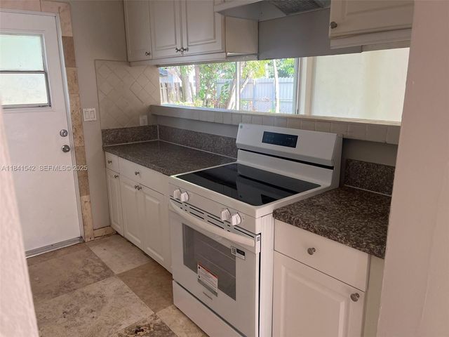 1450 N 64th Avenue, Hollywood, FL 33024