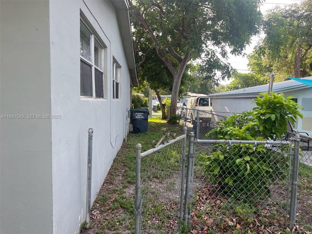 1450 N 64th Avenue, Hollywood, FL 33024