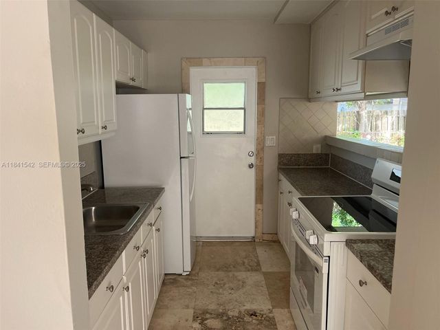 1450 N 64th Avenue, Hollywood, FL 33024