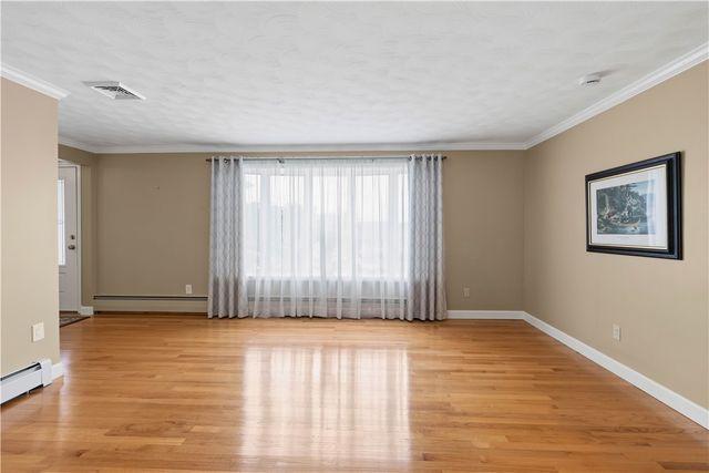 6 Varnum Avenue, Bristol, RI 02809