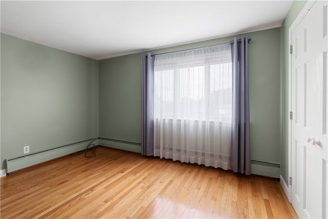 6 Varnum Avenue, Bristol, RI 02809