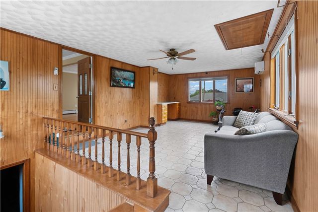 6 Varnum Avenue, Bristol, RI 02809