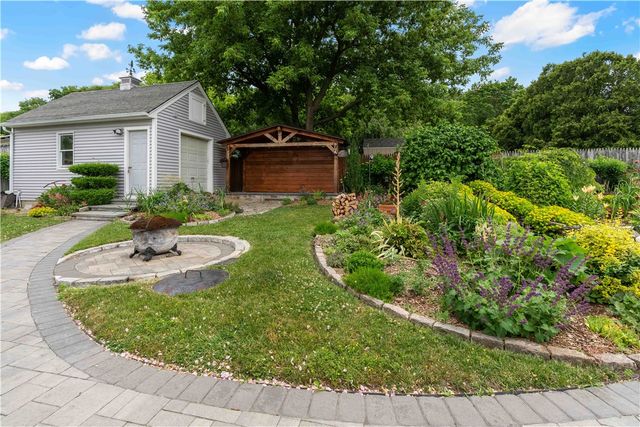 6 Varnum Avenue, Bristol, RI 02809