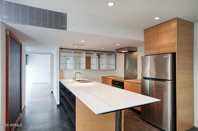 3261 E CAMELBACK Road, Phoenix, AZ 85018
