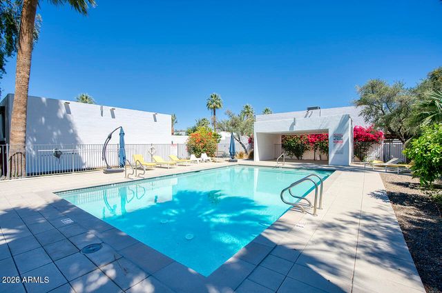 3261 E CAMELBACK Road, Phoenix, AZ 85018