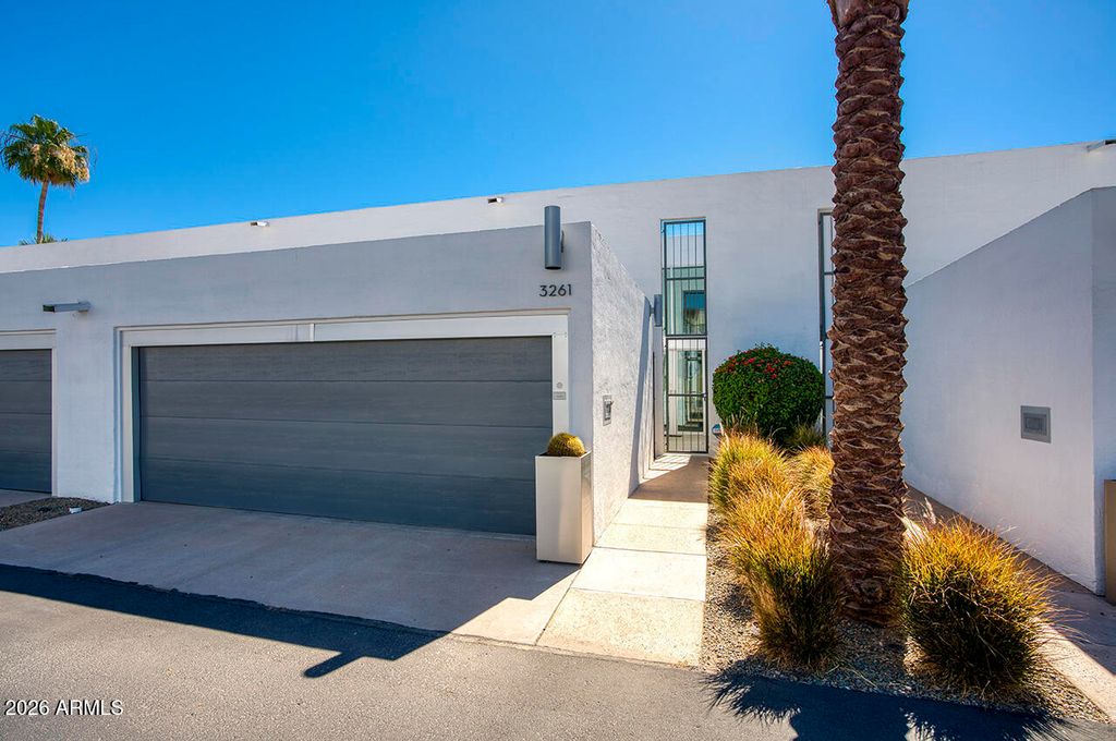 3261 E CAMELBACK Road, Phoenix, AZ 85018