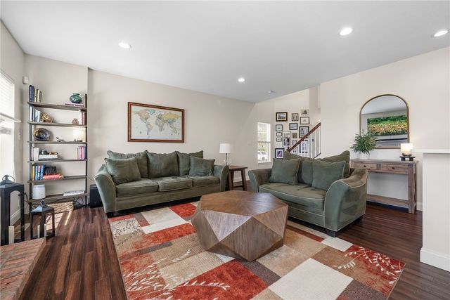 304 Sunrise Dr, Collier Twp, PA 15106