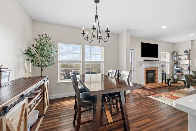 304 Sunrise Dr, Collier Twp, PA 15106