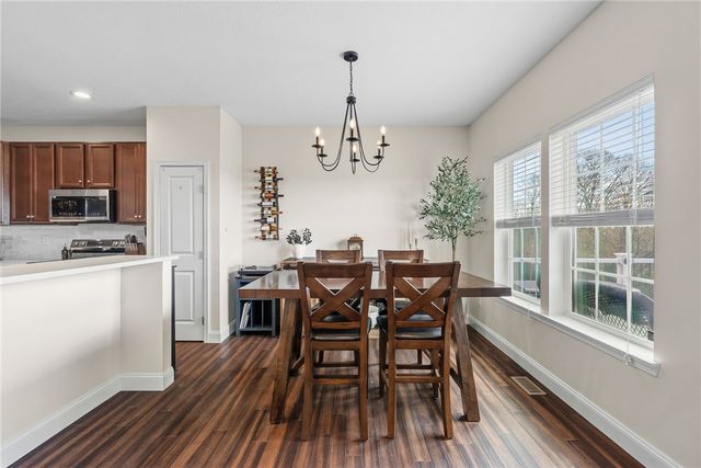 304 Sunrise Dr, Collier Twp, PA 15106
