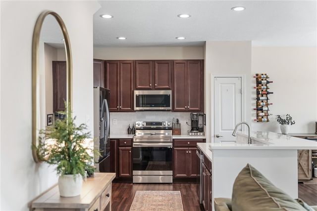 304 Sunrise Dr, Collier Twp, PA 15106