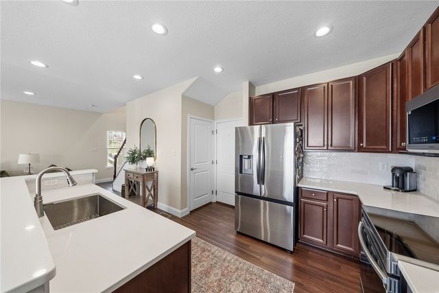 304 Sunrise Dr, Collier Twp, PA 15106