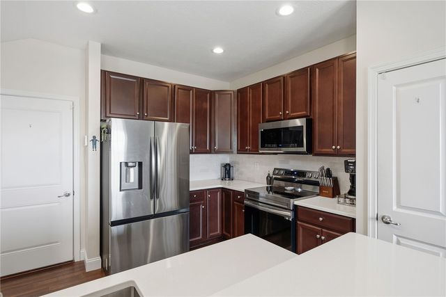 304 Sunrise Dr, Collier Twp, PA 15106