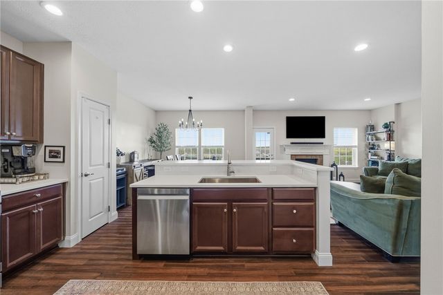 304 Sunrise Dr, Collier Twp, PA 15106