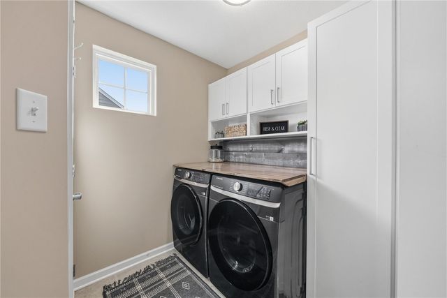 304 Sunrise Dr, Collier Twp, PA 15106