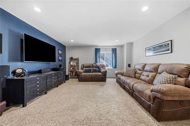304 Sunrise Dr, Collier Twp, PA 15106